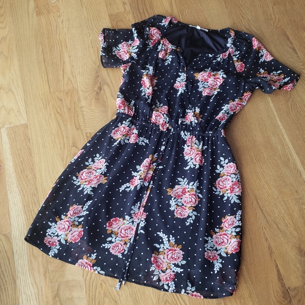 Moody Florals dress. Size M (2-4).